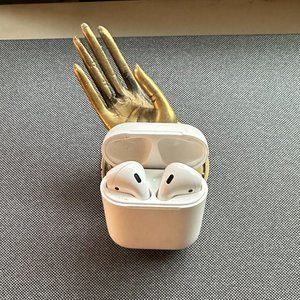 Apple Airpods (1st Gen)